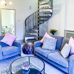  Apartment The Vines - Stunning Period With Free Parking United Kingdom